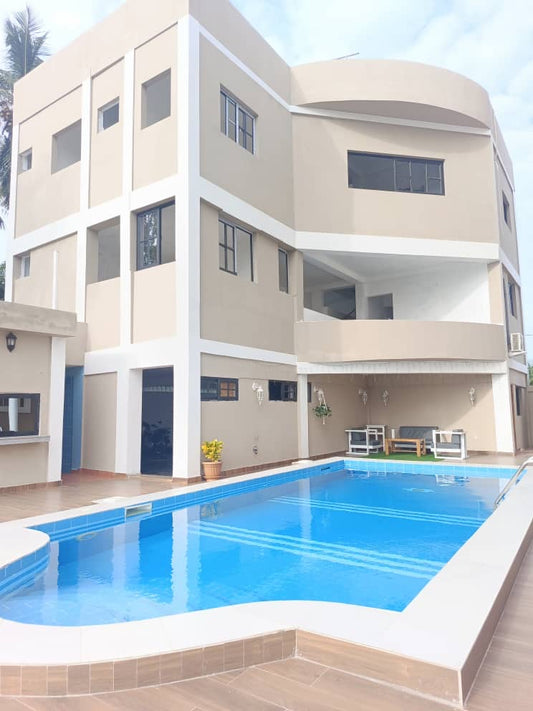 HÔTEL À VENDRE À AGBODRAFO - 25 CHAMBRES, PISCINE, RESTAURANT