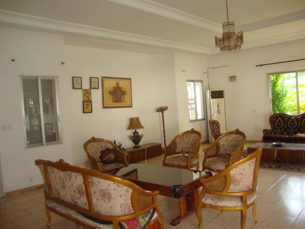 UNE VILLA À VENDRE À NOVISSI AU BORD DU GOUDRON - 5 PIÈCES