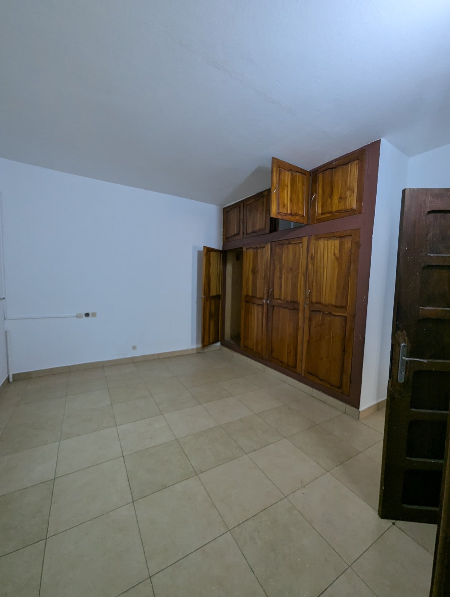UNE VILLA À VENDRE À AVÉDJI WESSOMÉ NON LOIN DU GOUDRON - 5 PIÈCES