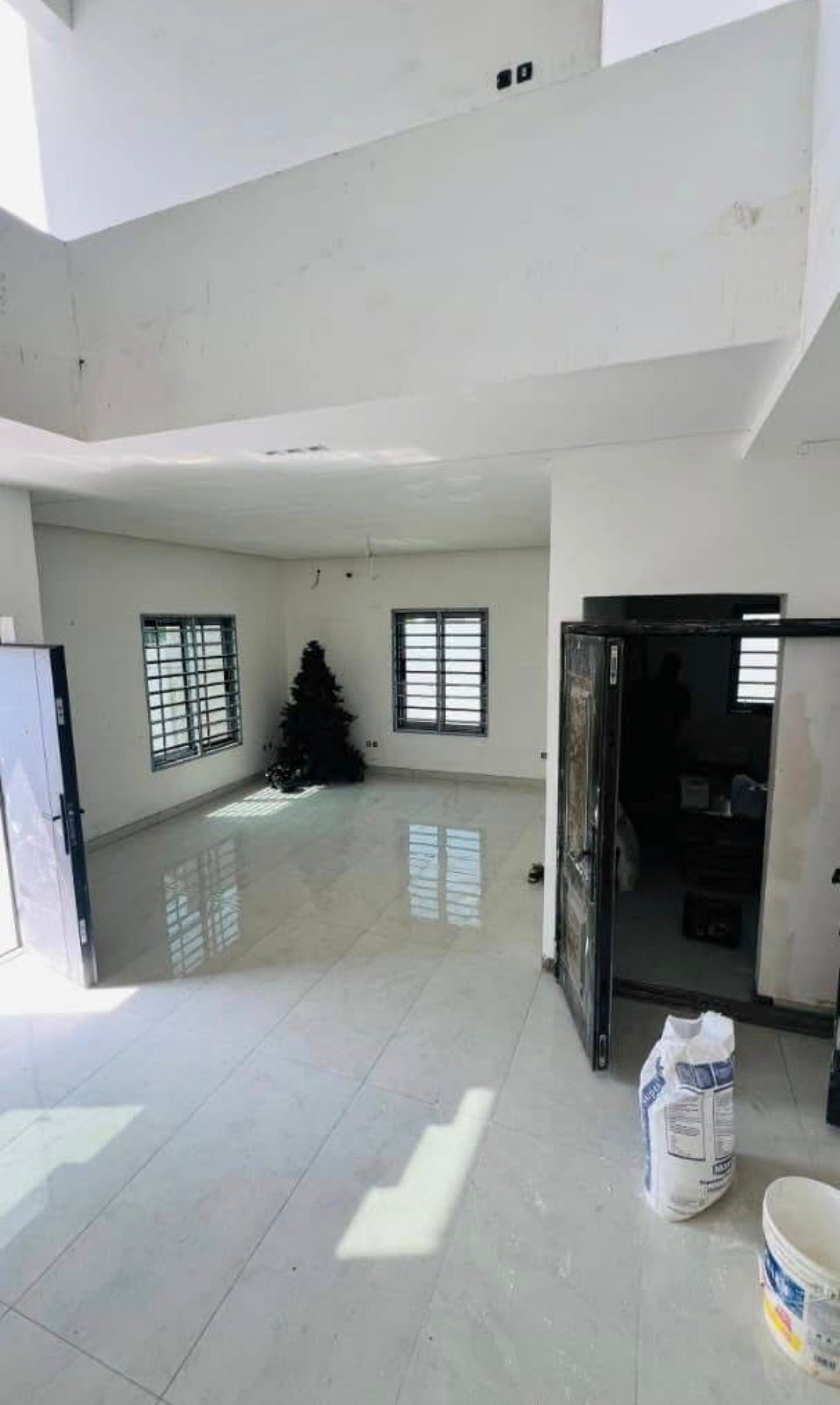 MAGNIFIQUE VILLA A VENDRE Zanguéra,150m du goudron