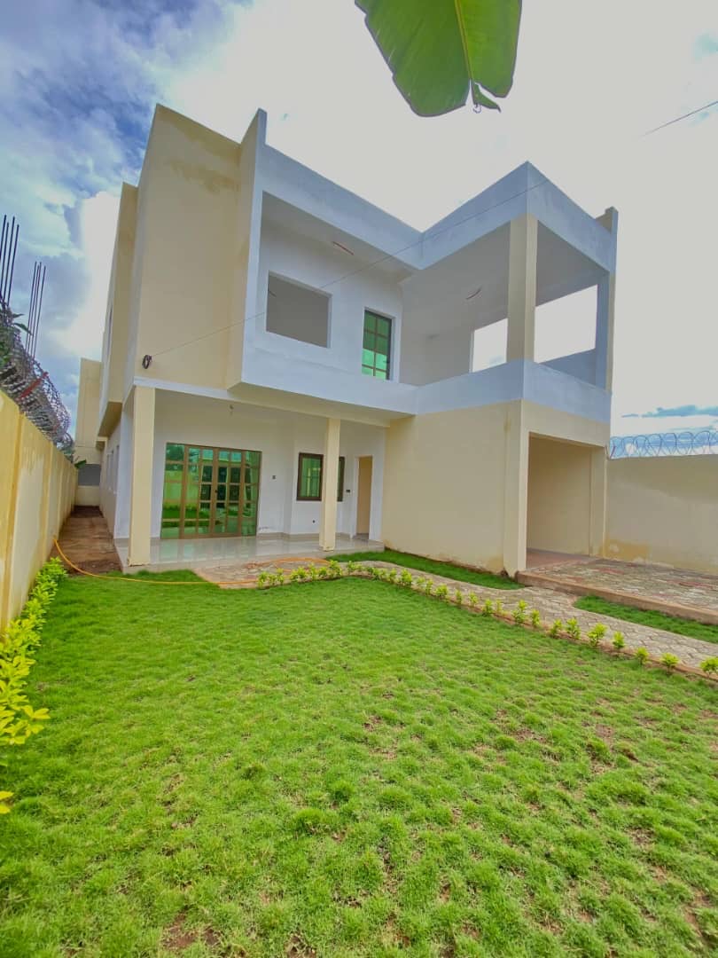 UNE VILLA 6 PIÈCES À VENDRE À  LOMÉ - AGOÈ ASSIKOR