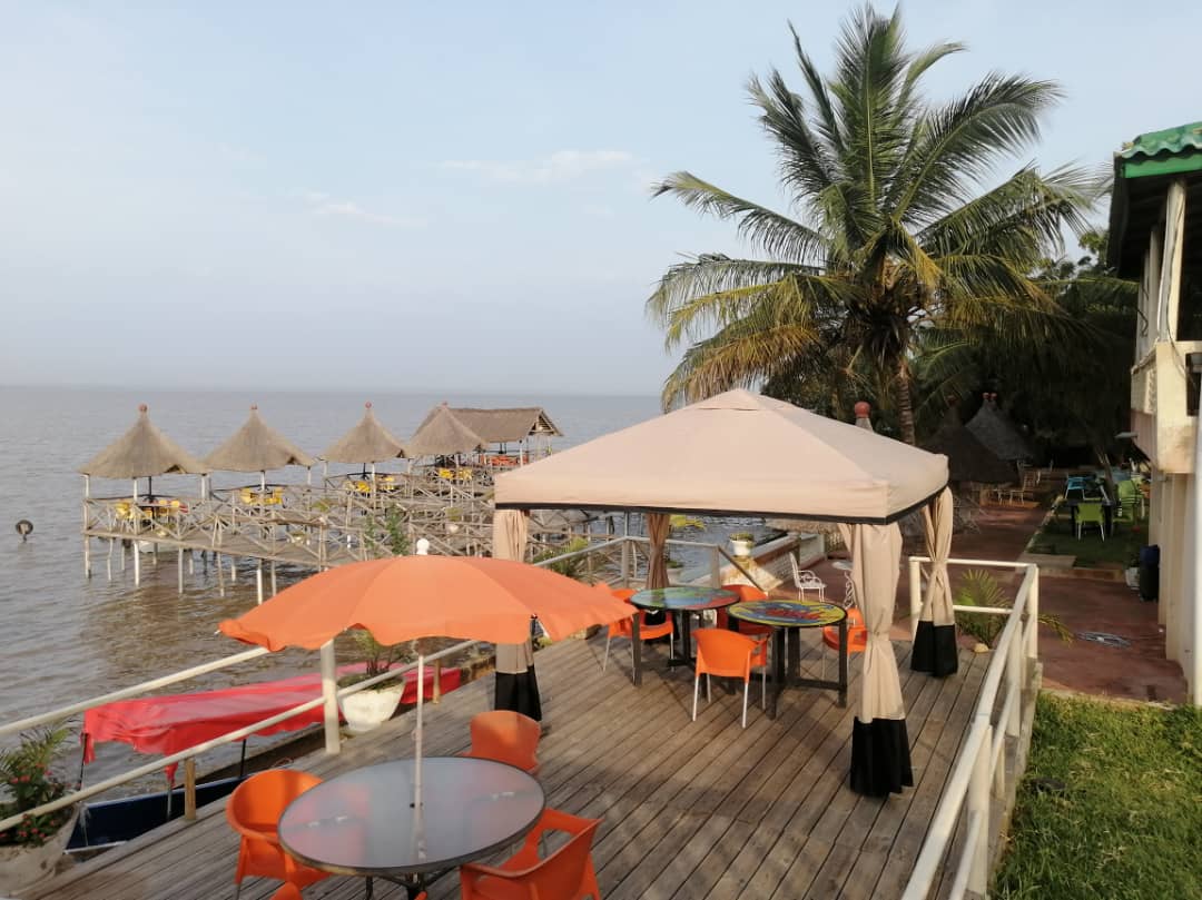 HÔTEL 12 CHAMBRES + LOISIRS À VENDRE À TOGOVILLE EKPUI – 6000 m² | TITRE FONCIER
