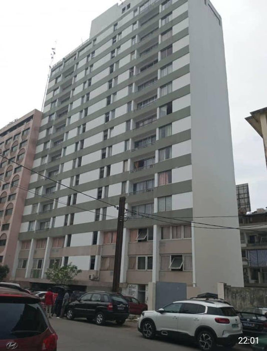 IMMEUBLE R+15 DE 35 APPARTEMENTS ET 7 LOCAUX À VENDRE AU PLATEAU, ABIDJAN – 1200 M² – 15 MILLIARDS CFA