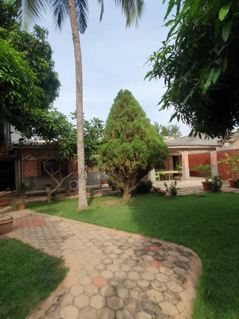 UNE VILLA À VENDRE À ADIDOGOMÉ WONYOMÉ À 100M DU GOUDRON - 4 PIÈCES