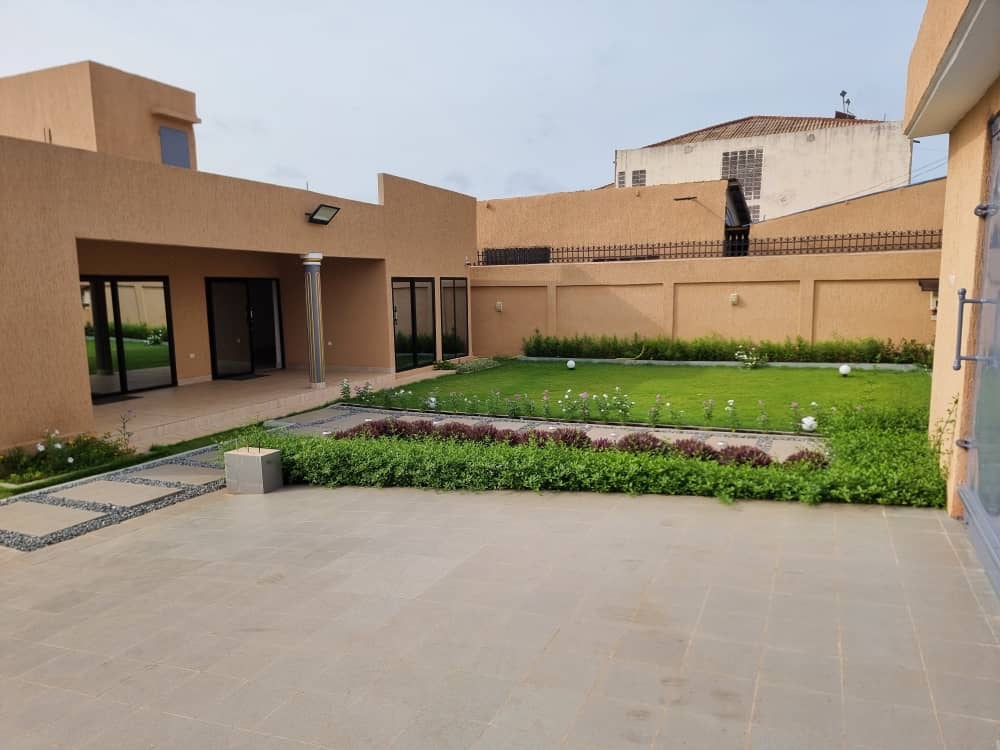 VILLA 7 PIÈCES À LOUER À ADIDOGOMÉ AMADAHOMÉ – 700.000 FCFA