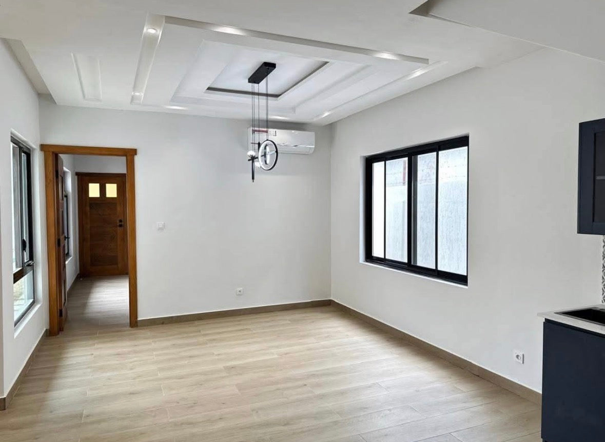 VILLA DUPLEX 5 CHAMBRES À VENDRE À AGBALÉPÉDO (150M DU GOUDRON)