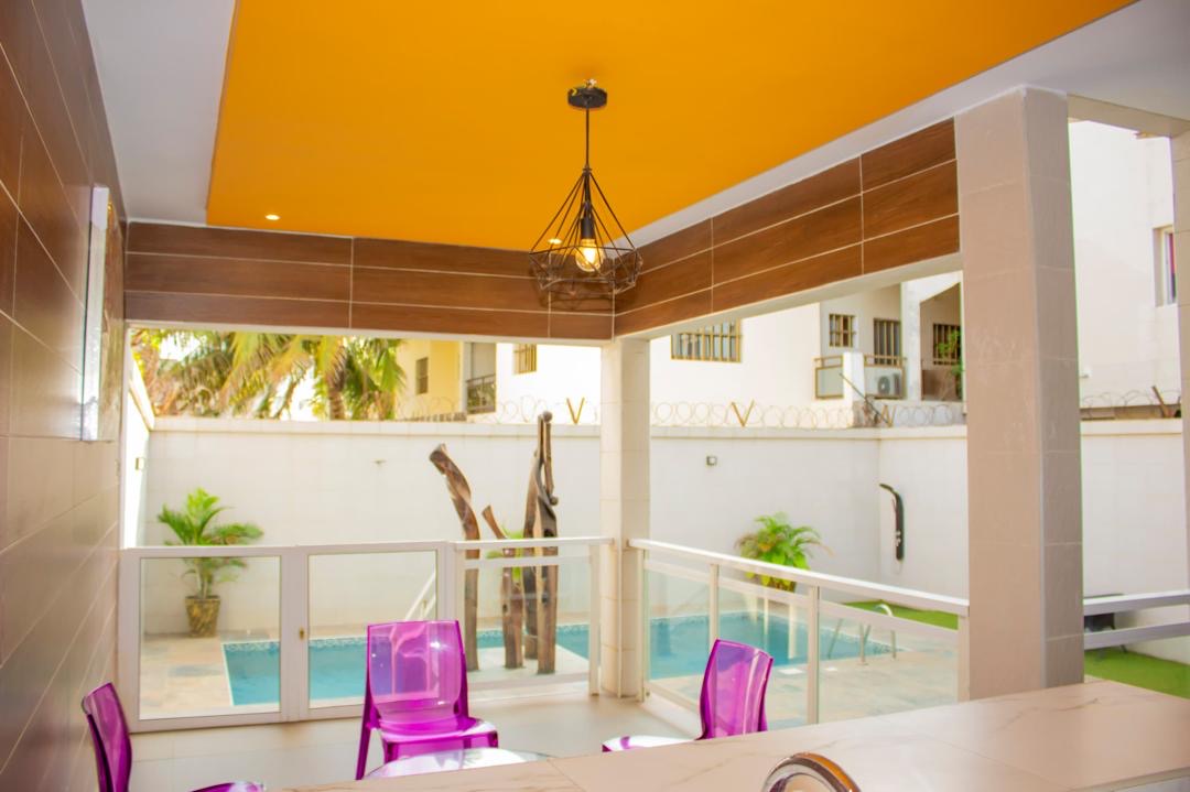 VILLA 7 PIÈCES MEUBLÉE À VENDRE À BAGUIDA – 200 m² | TITRE FONCIER