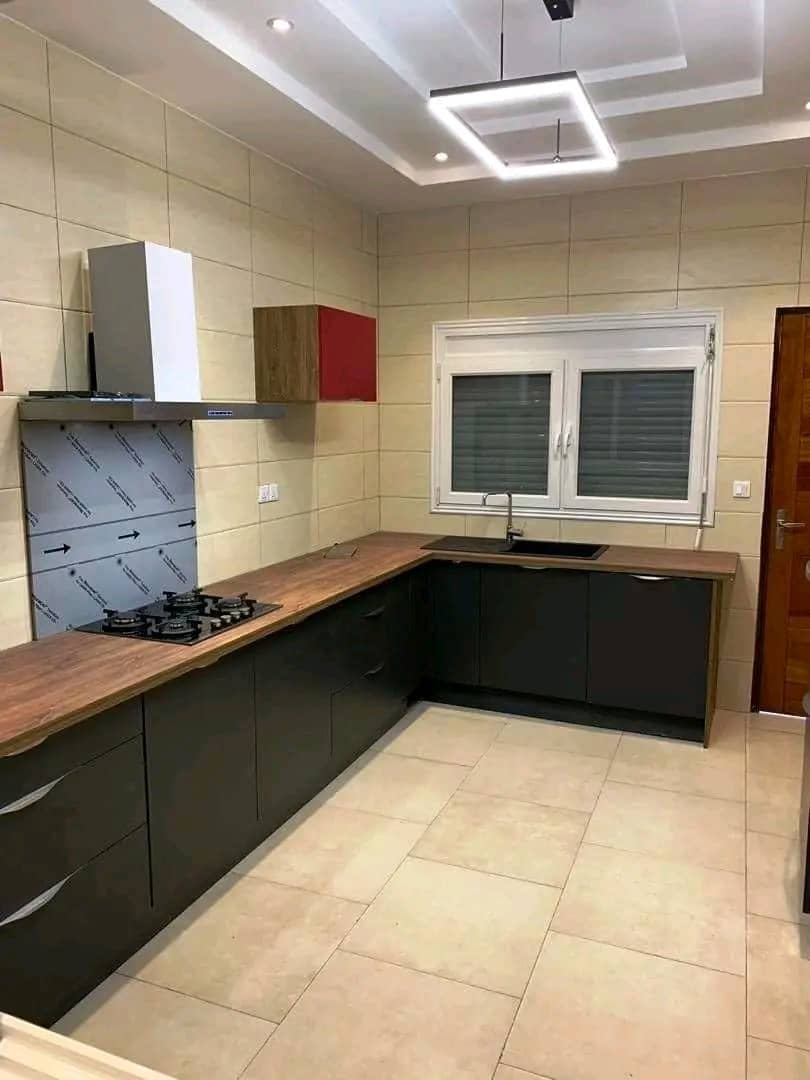 SPLENDIDE VILLA À VENDRE À KODJOVIAKOPÉ – 360 MILLIONS FCFA