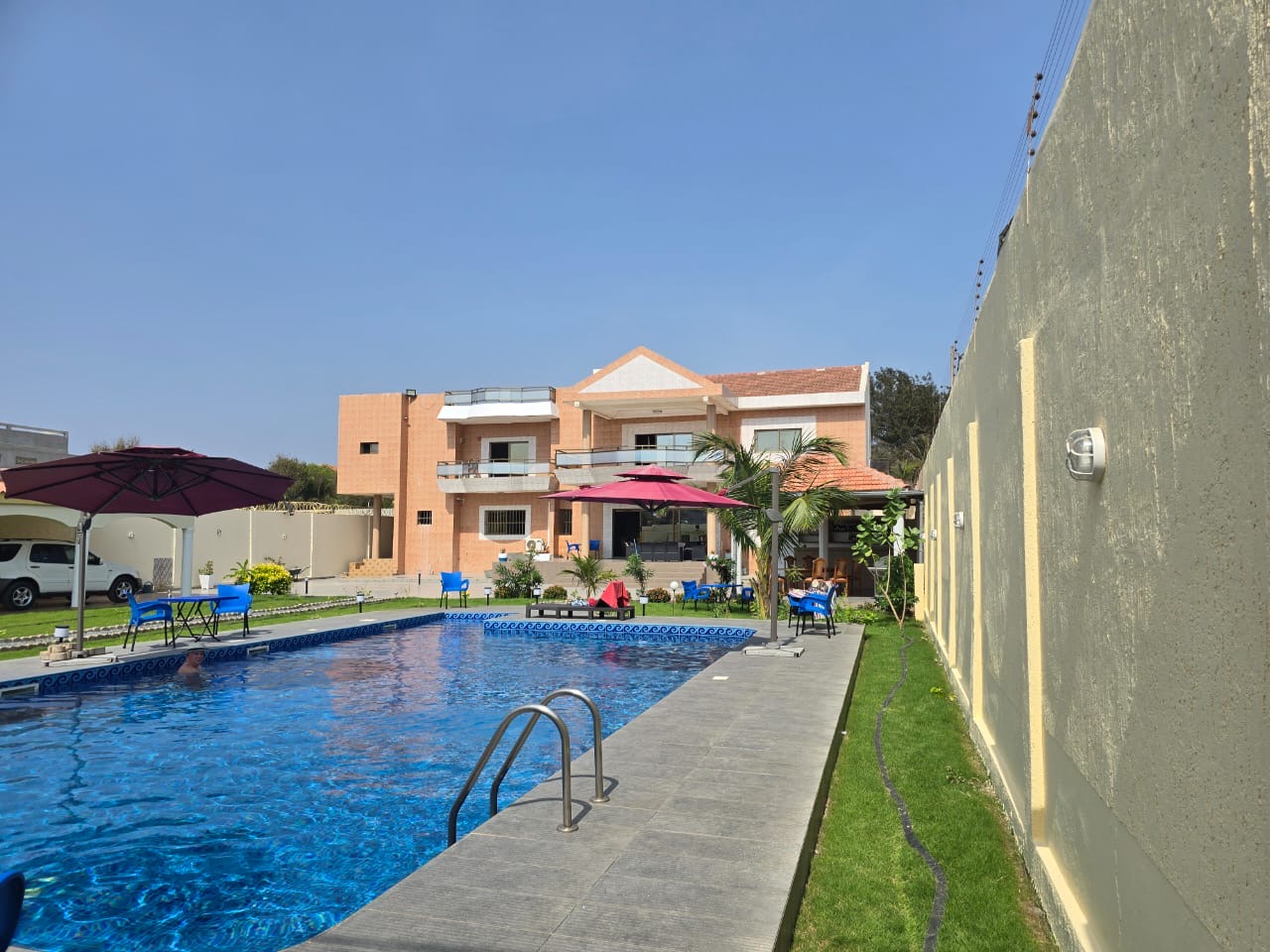 VILLA 10 PIÈCES À VENDRE À BAGUIDA CÔTÉ PLAGE – 1800 m² – TITRE FONCIER