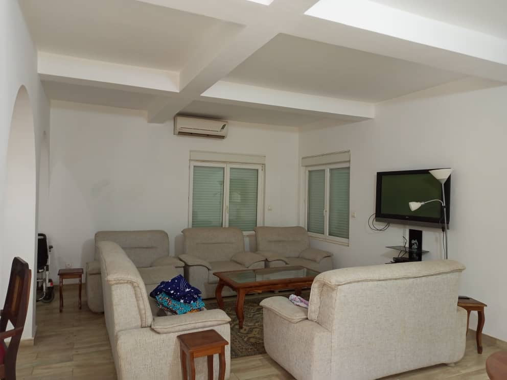 UNE VILLA À VENDRE À AGOÈ CARREFOUR BLEU - 7 PIÈCES, 200 MILLIONS FCFA