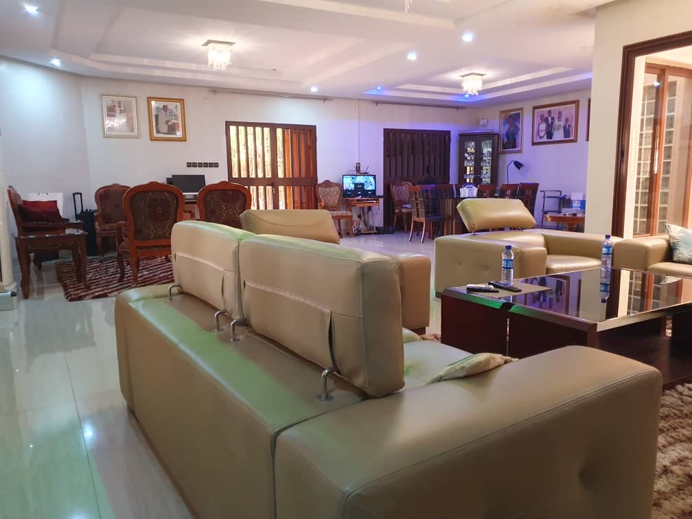 Villa meublée 5 chambres à vendre à Agoè Telessou – 400 millions FCFA