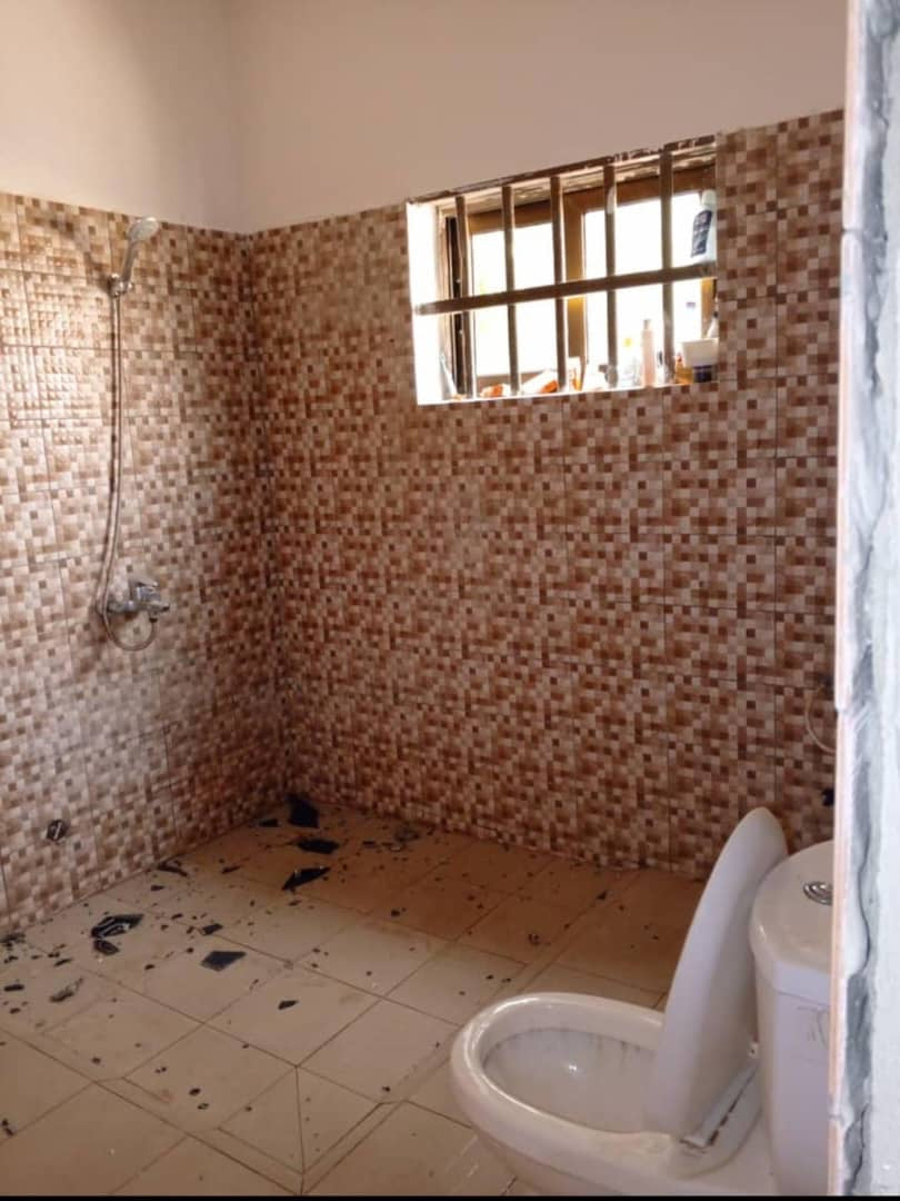 VILLA 7 PIÈCES À VENDRE À BAGUIDA – 1 LOT | TITRE FONCIER