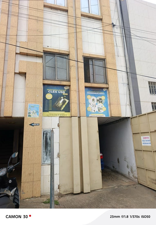 LOMÉ - KPOTA AJIP – IMMEUBLE À VENDRE BORD DES PAVÉS