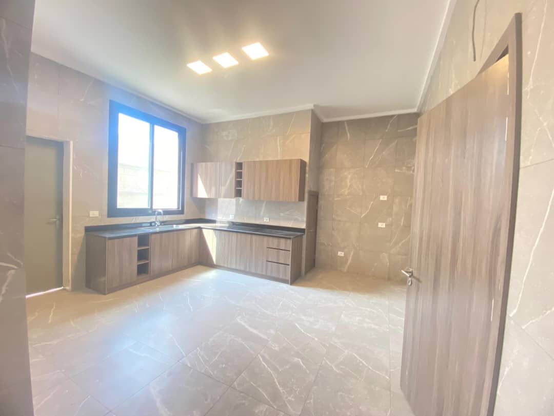 À VENDRE – Résidence 11 pièces avec piscine à Tokoin Wuiti | 1 lot | Titre foncier | 500 millions FCFA