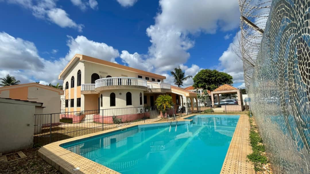 UNE VILLA DE 6 PIÈCES À VENDRE À LA CITÉ OUA