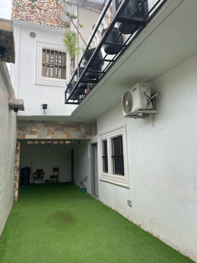 À LOUER : VILLA 7 PIÈCES HAUT STANDING À TOTSI – BORD DU GOUDRON