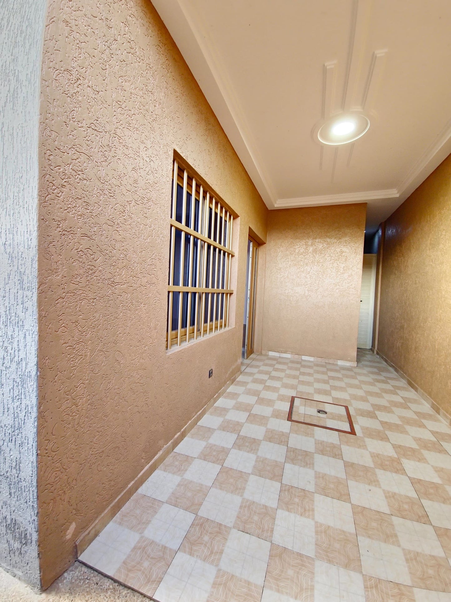 IMMEUBLE DE 16 PIÈCES À VENDRE À AGOÈ LOGOPÉ