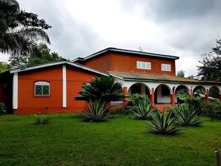 VILLA À VENDRE À BADJA À 400m DE LA  ROUTE LOMÉ-KPALIMÉ