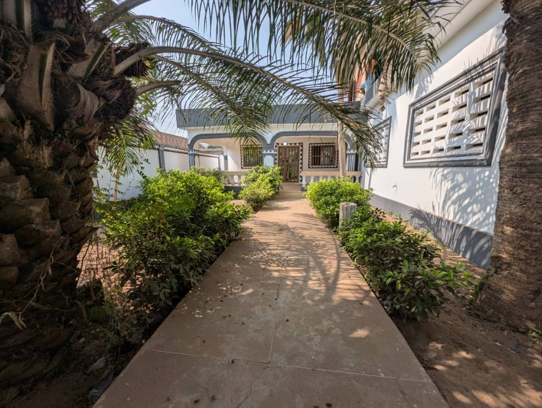 UNE VILLA À VENDRE À AVÉDJI WESSOMÉ NON LOIN DU GOUDRON - 5 PIÈCES