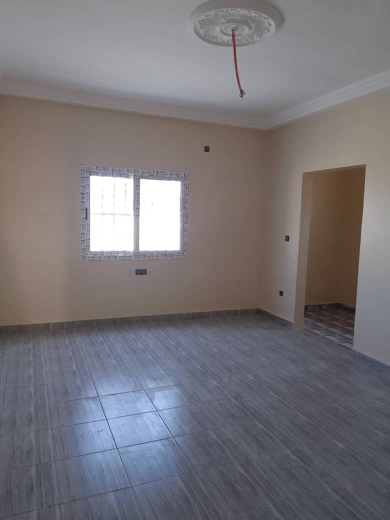 UNE VILLA À VENDRE ET EN LOCATION À ADÉTIKOPÉ - 04 CHAMBRES, 01 SALON, 01 CUISINE