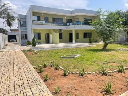 VILLA DUPLEX 10 PIÈCES À LOUER À ADÉWUI – NON LOIN DE L’IMMEUBLE MAJOREL