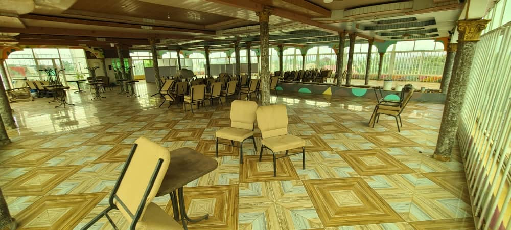 HÔTEL TRIPLEX À VENDRE À AGOÈ SOGBOSSITO – 1 Lot | TITRE FONCIER