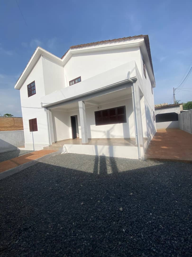 VILLA MODERNE À VENDRE ENTRE AGOÈ ET KÉGUÉ