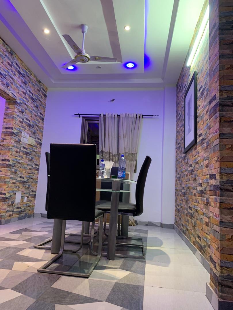 UNE MINI VILLA À VENDRE – À CÔTÉ DE L’HÔTEL DE L’AÉROPORT DE LOMÉ (ANGLE DE RUE)