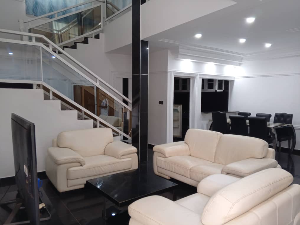 À LOUER – Villa duplex meublée 4 pièces à Tokoin Protestante | 800.000 FCFA/mois