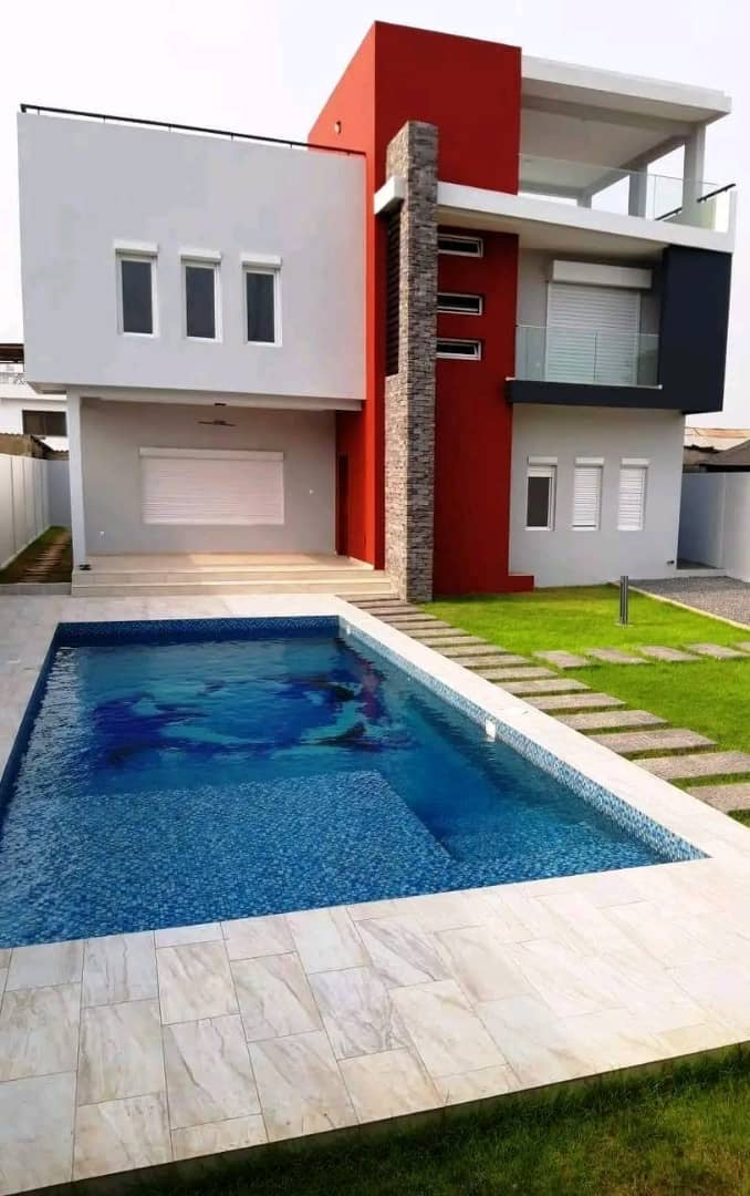 SPLENDIDE VILLA À VENDRE À KODJOVIAKOPÉ – 360 MILLIONS FCFA