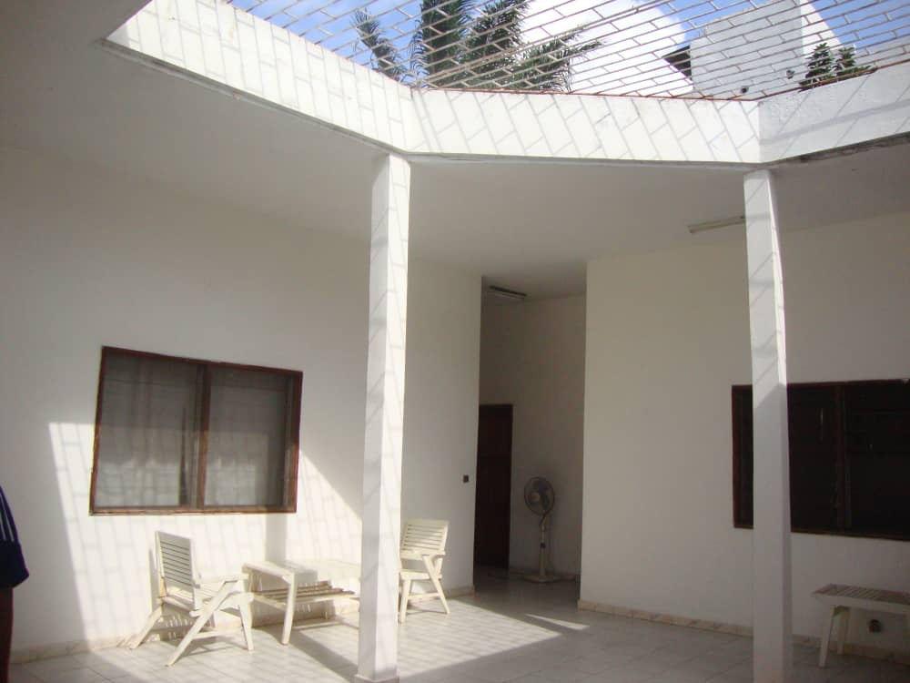 UNE VILLA À VENDRE À NOVISSI AU BORD DU GOUDRON - 5 PIÈCES
