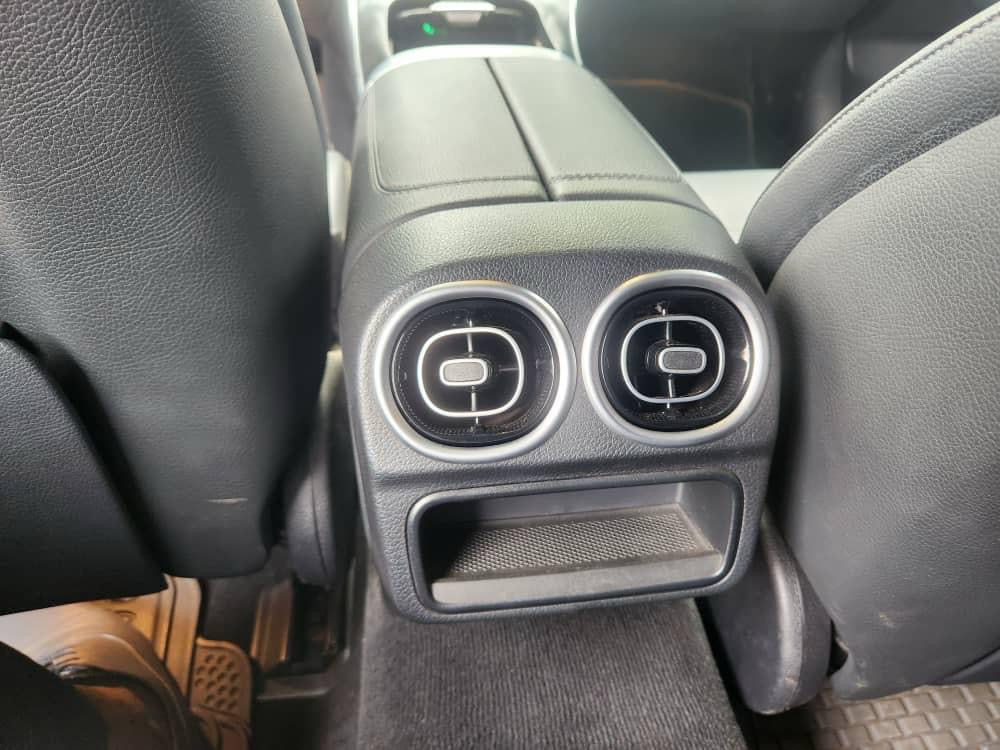 MERCEDES-BENZ C300 2023 – 4 CYLINDRES, FULL OPTIONS, ÉCRAN MULTIMÉDIA, CAMÉRA DE RECUL