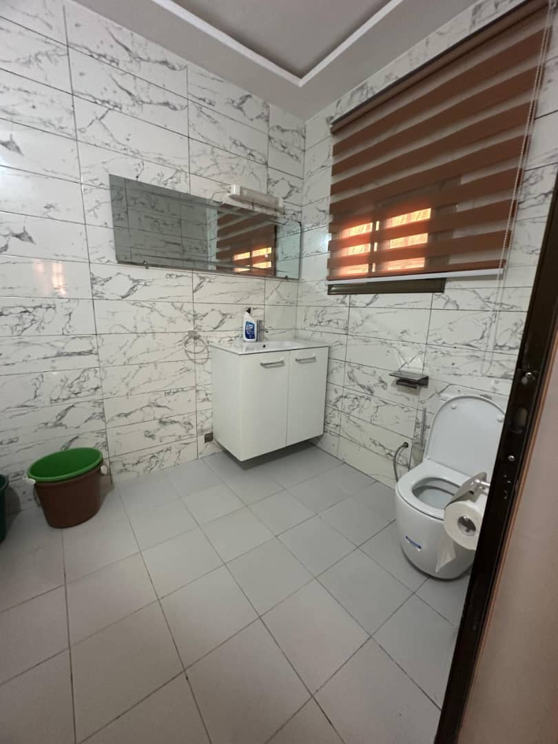 À VENDRE – VILLA DUPLEX DE 7 PIÈCES À AKEPEDO