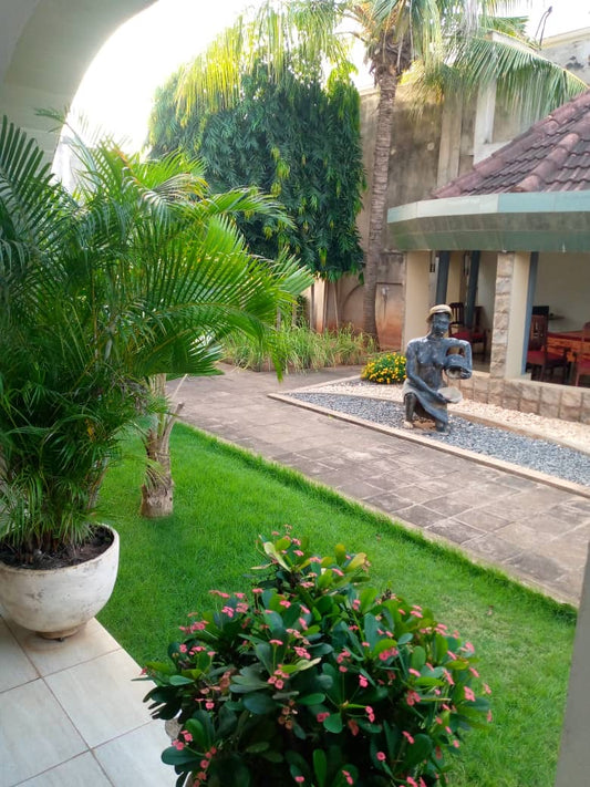 VILLA 7 PIÈCES AVEC PISCINE À VENDRE À AGOÈ CARREFOUR BLEU – 600 m²