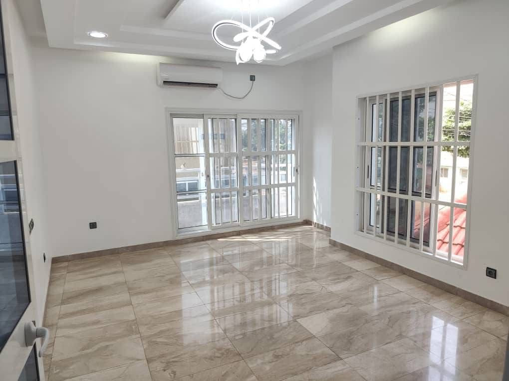 UNE VILLA À VENDRE À AGOÈ ASSIYÉYÉ