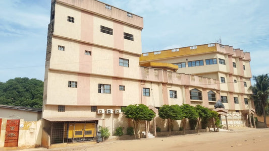 UN HÔTEL À VENDRE À AGOÈ ASSIYEYE FIOVI