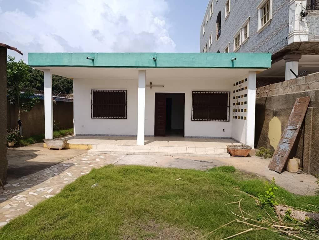 VILLA DE 9 PIÈCES À VENDRE À HÉDZRANAWOÉ