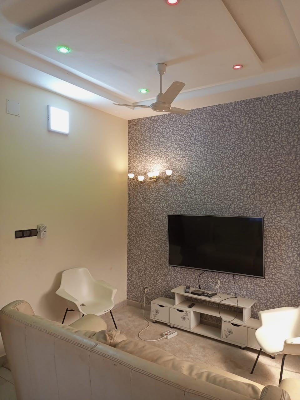 UNE VILLA DE 4 PIÈCES À VENDRE À APESSITO