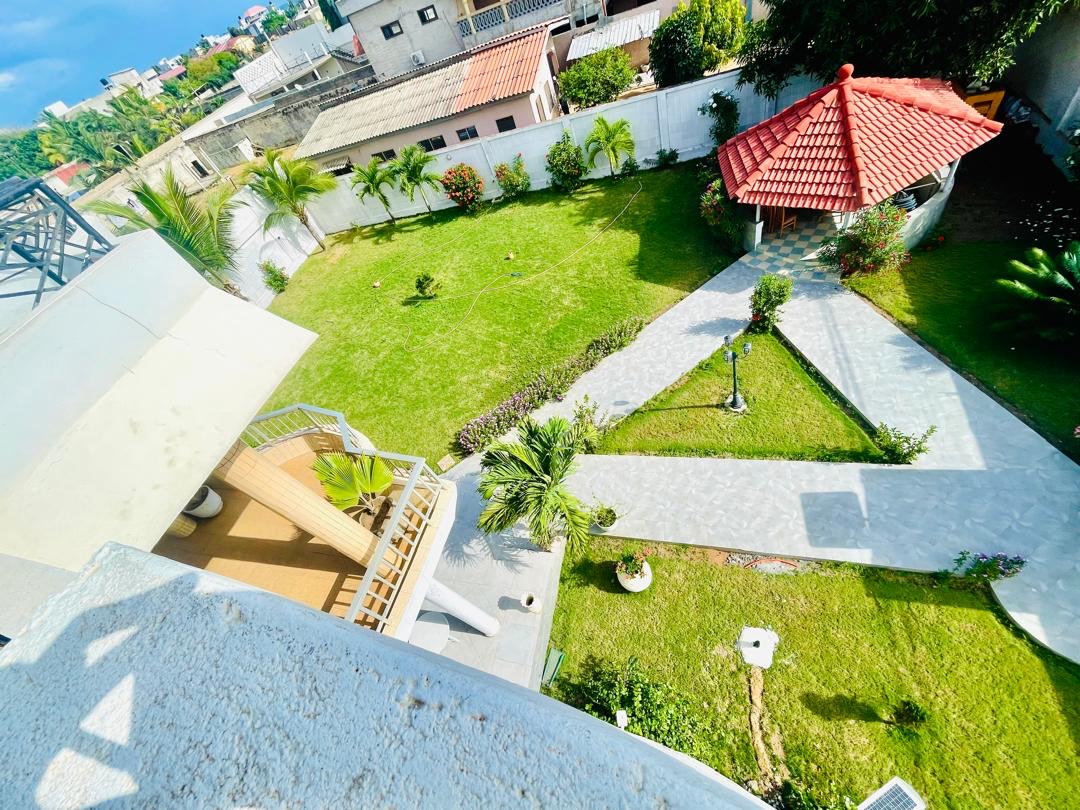 UNE VILLA À VENDRE À BAGUIDA À 50M DU GOUDRON, CÔTÉ PLAGE - 18 PIÈCES