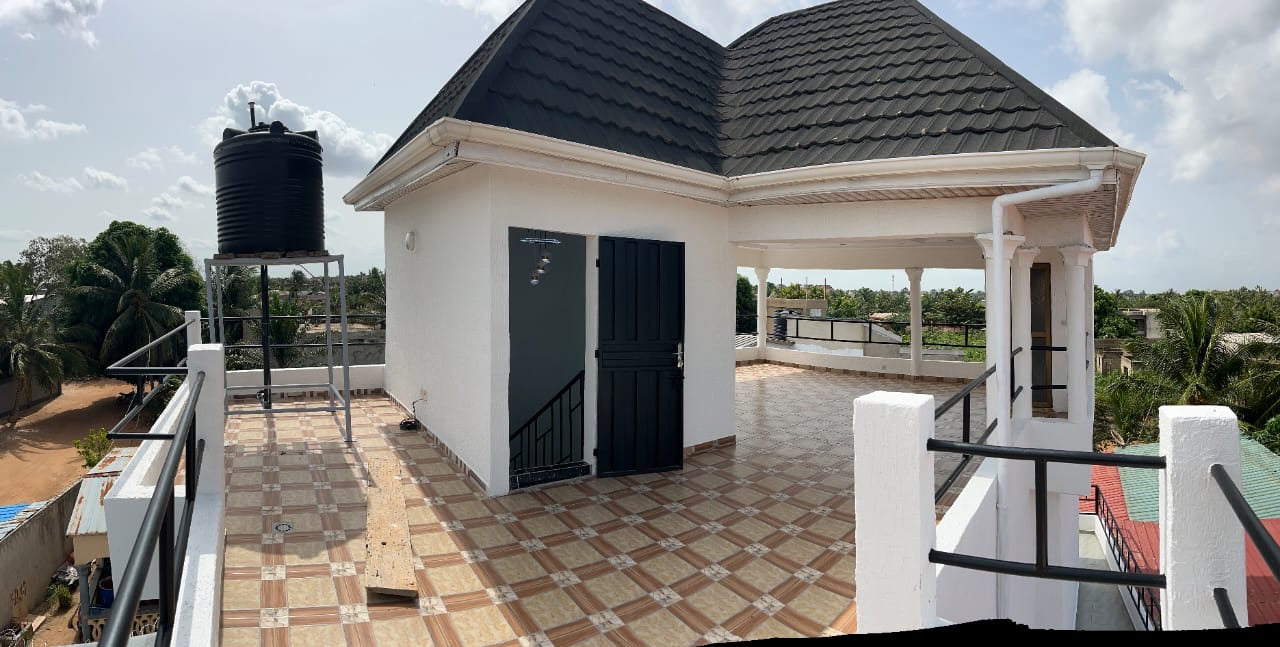 VILLA 6 PIÈCES À VENDRE À ZANGUÉRA KLÉMÉ – 300m²