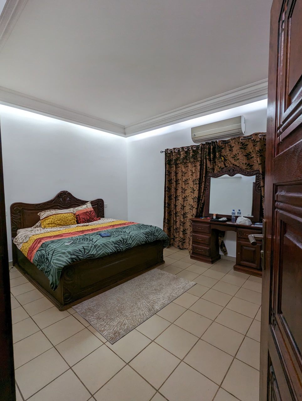 À LOUER : MAISON DE 12 CHAMBRES AVEC PISCINE À DJIDJOLÉ – 2.500.000F/MOIS