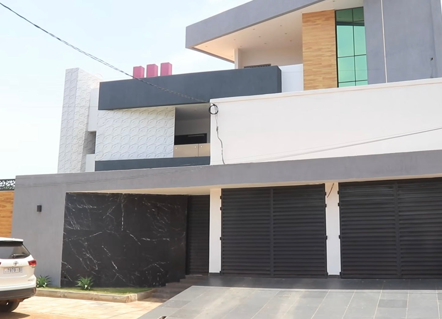 Villa 7 chambres avec piscine et jardin en vente à Kégué – 300 millions FCFA