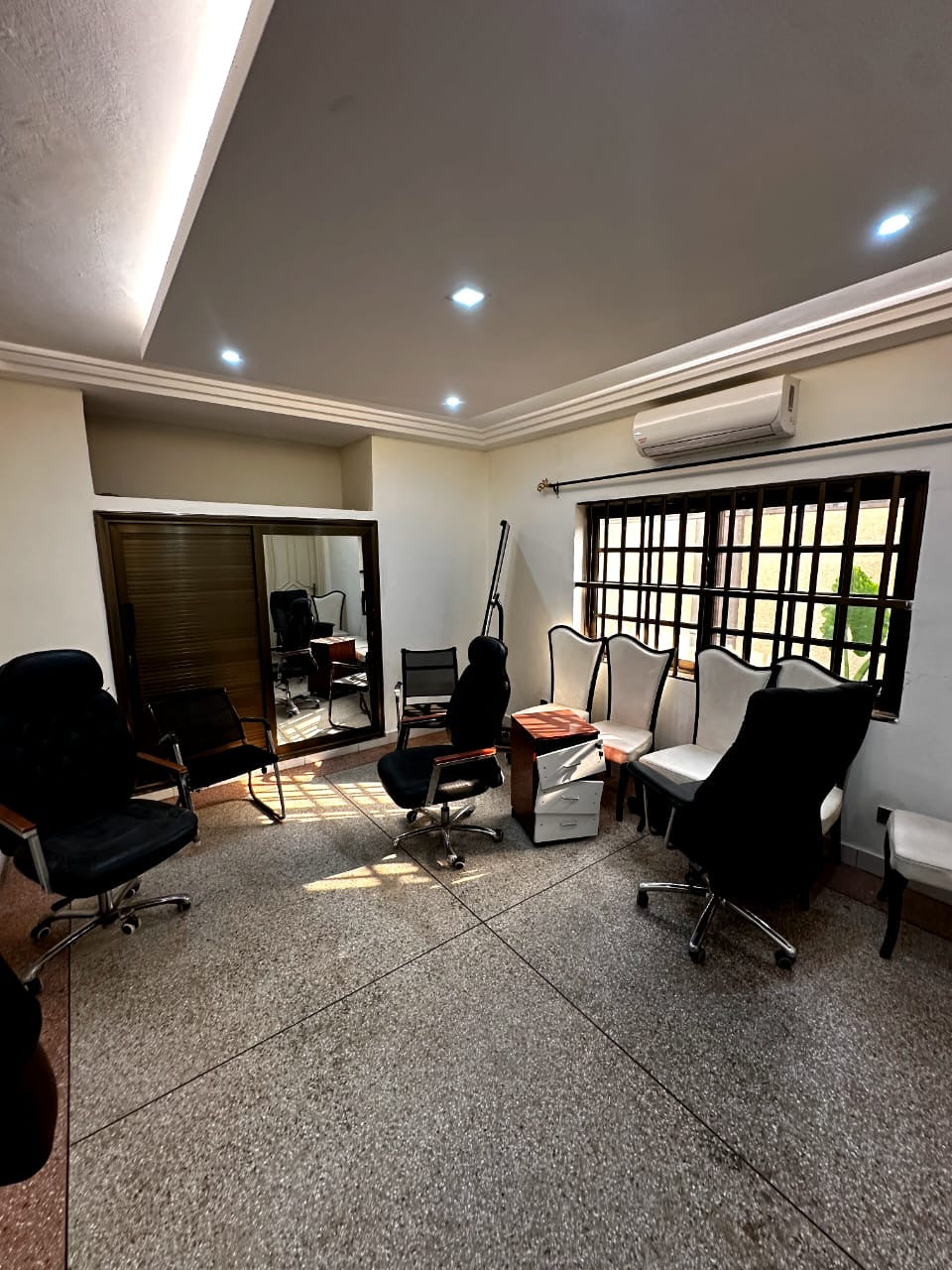 Villa duplex à louer à Tokoin Soted – 900000 FCFA/mois