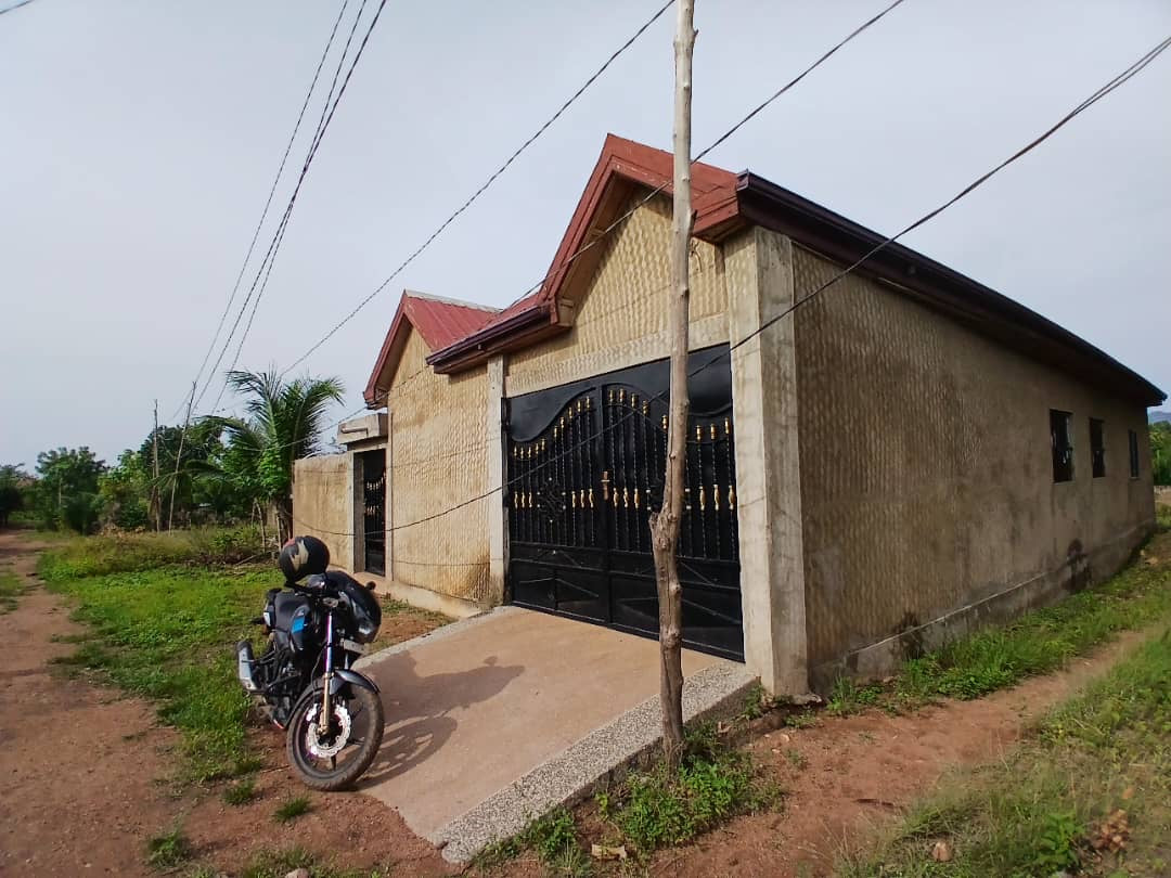 VILLA 5 PIÈCES À VENDRE À KPALIMÉ – 3/4 DE LOT | TAMPON OTR