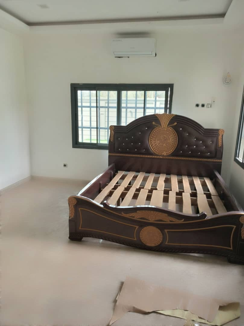 VILLA 8 PIÈCES + PISCINE À VENDRE À ADIDOGOMÉ SAGBADO – 2 LOTS | TITRE FONCIER