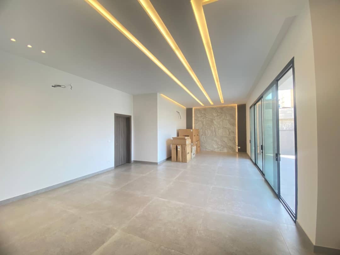 À VENDRE – Résidence 11 pièces avec piscine à Tokoin Wuiti | 1 lot | Titre foncier | 500 millions FCFA