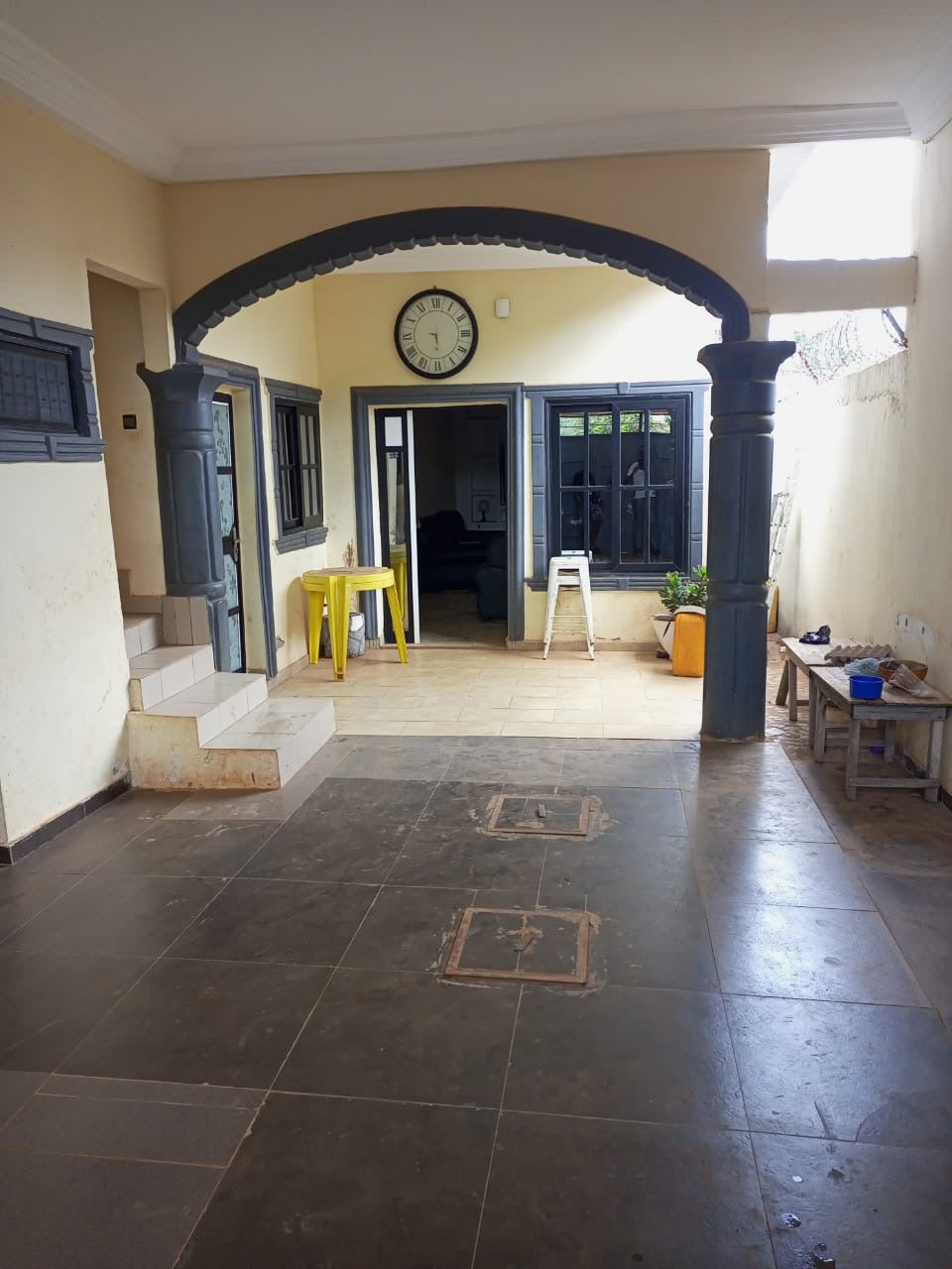 UNE VILLA DE 4 PIÈCES À VENDRE À APESSITO