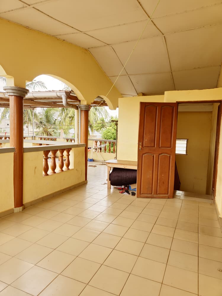 Villa R+1 à vendre à Totsi – 65 millions FCFA