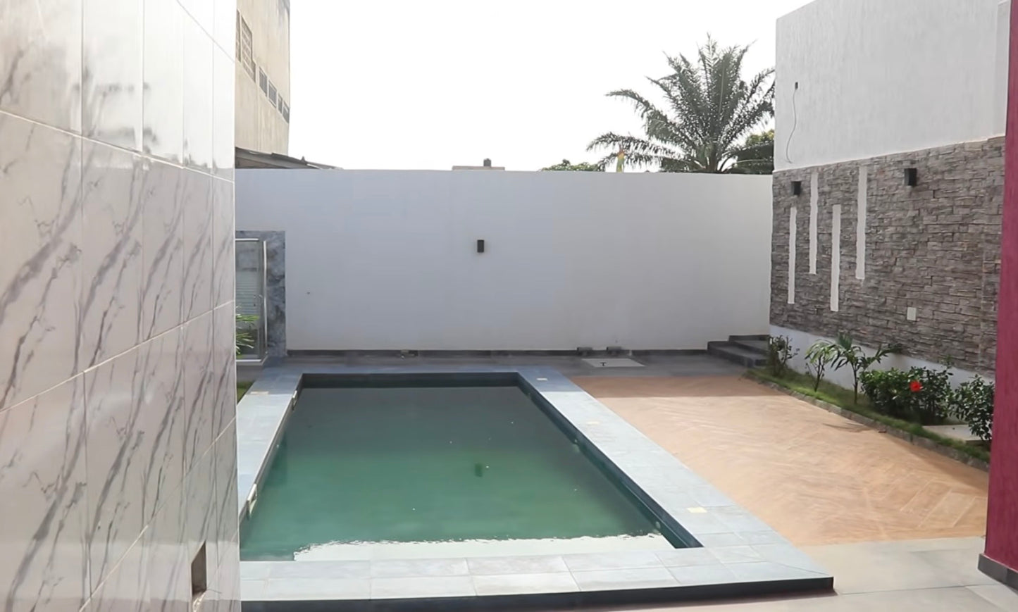 Villa 7 chambres avec piscine et jardin en vente à Kégué – 300 millions FCFA