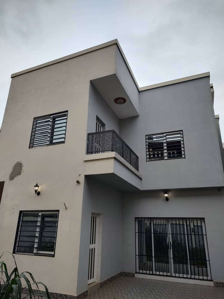 VILLA DUPLEX 6 PIÈCES À VENDRE À HEDZRANAWOÉ – 300 m² | TITRE FONCIER